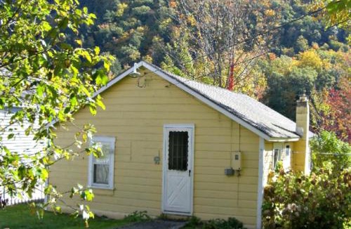 Poultney House | Hydrangea Cottage