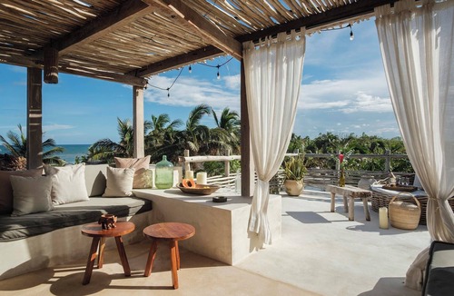 Zona Hotelera Villa | Iconic Beach Villa with 3BR & Ocean View Rooftop