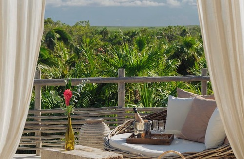 Zona Hotelera Villa | Iconic Beach Villa with 3BR & Ocean View Rooftop