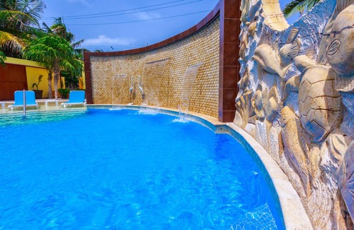 Colonia Salina Chica Villa | Immaculate boutique hotel! Heated pool, BBQ, 5min to Playa Norte, local area