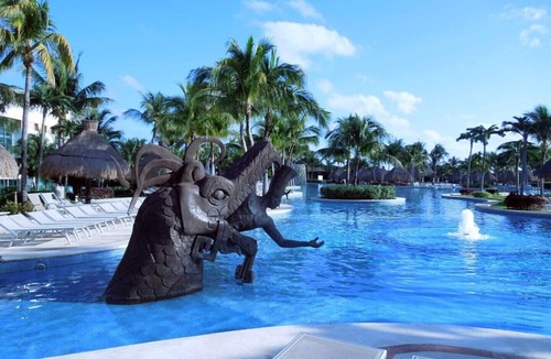 Centro Condo | INCREDIBLE EXPERIENCES, MAKING AMAZING MEMORIES AND TRADITIONS *ON SALE*