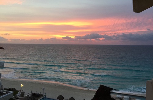 Zona Hotelera Condo | Incredible sea view deluxe with balcony