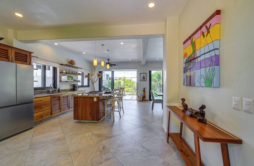 San Francisco House | Infinity Pool & Concierge: Private San Pancho Home