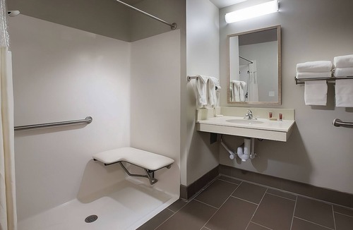 Pullman Hotel | Just a Minutes Drive to WSU! 2 Family-friendly Rooms w/Free Breakfast, Pool
