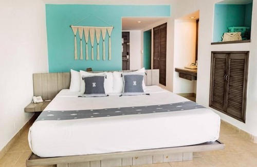 Zona Hotelera Norte House | Just What You Were Looking For! Free Parking, Beach Access, Onsite Pool
