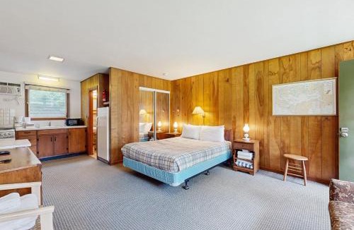Alton Bay Hotel | King Birch Lake Home, Unit 7