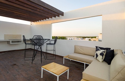 Puerto Juarez Apartment | Kuxaan Paradise Penthouse Roof Terrace & Grill