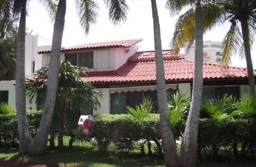 Zona Hotelera House | Large House-walking to beach-10 guests!