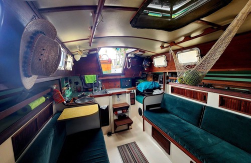 Puerto Aventuras Boat Rental | Live and Sleep like a Pirate on a 32 feet Sailboat