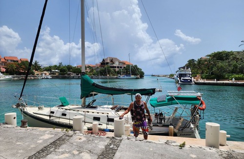 Puerto Aventuras Boat Rental | Live and Sleep like a Pirate on a 32 feet Sailboat