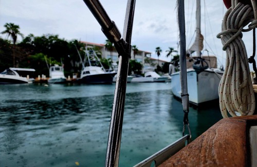 Puerto Aventuras Boat Rental | Live and Sleep like a Pirate on a 32 feet Sailboat