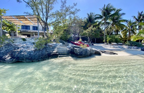 Isla Mujeres Villa | LOLA 13 BR Beachfront Villa Compound