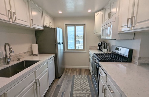 Townsite Condo | Lovely 1-bedroom condo by the Harbor.