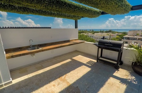 Gonzalo Guerrero Apartment | Lovely 1 Br apartment, 3 Blocks To Mamita's, Roof Pool Views, Bbq