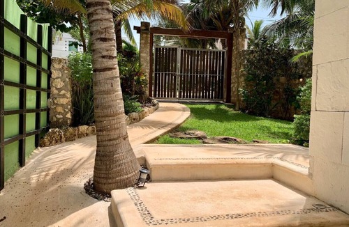 Isla Mujeres Condo | Lovely ground floor condo with pool and roof in Punta Sur