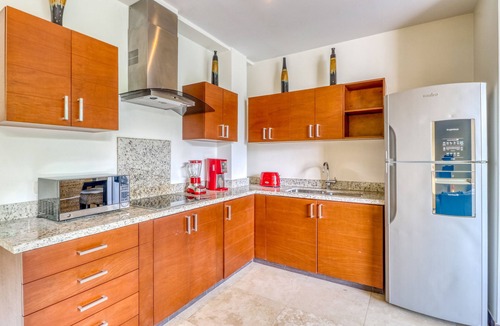 Zazil-ha Apartment | Luxurious condo with pool, fast WiFi, kitchenette & AC - 3 blocks to beach