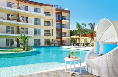 Villa Juarez Apartment | Luxurious Suite w/King Bed, Balcony, Kitchen, Private Transfers ALL-INCLUSIVE