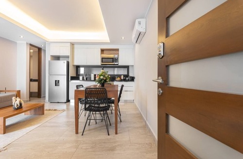 Tohoku Apartment | Luxury 1BD Condo 3 blk from 5th Ave W/PoolandParking