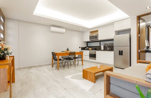 Tohoku Apartment | Luxury 1BD Condo 3 blk from 5th Ave W/PoolandParking