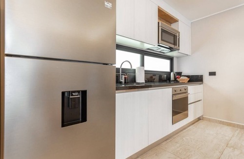 Tohoku Apartment | Luxury 1BD Condo 3 blk from 5th Ave W/PoolandParking