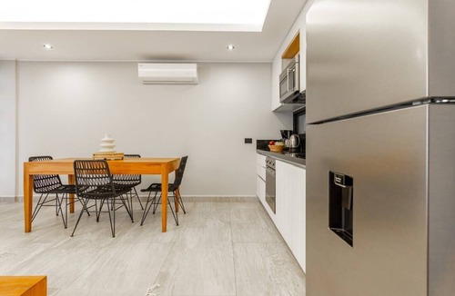 Tohoku Apartment | Luxury 1BD Condo 3 blk from 5th Ave W/PoolandParking