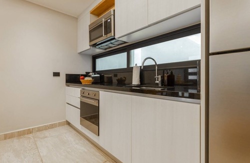 Tohoku Apartment | Luxury 1BD Condo 3 blk from 5th Ave W/PoolandParking