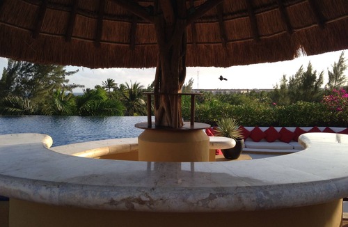Gonzalo Guerrero House | # Luxury 1BR Condo with the best Infinity pool in town offering amazing ocean vi