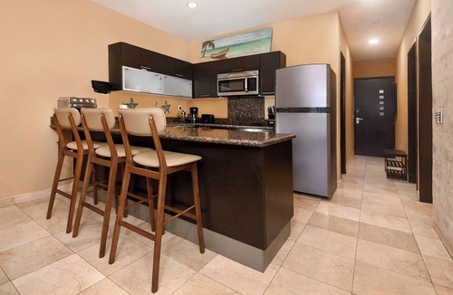 Downtown Condo | Luxury 3BR Walk Out to the Ocean! C104