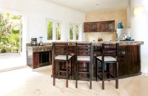 Chunhuhub Villa | Luxury 5-BR Beachfront Home in Tulum Casa Sofia