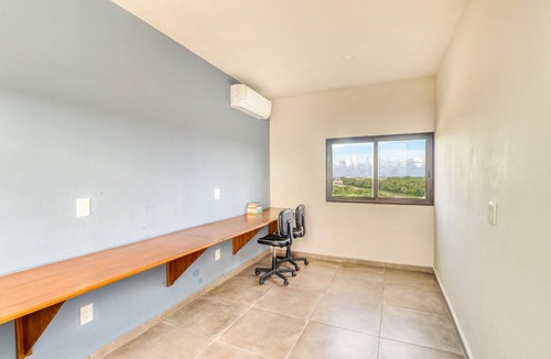 Centro Apartment | Luxury condo in a great location w/beautiful views, WiFi, AC, pool & gym
