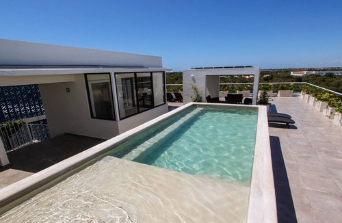 Centro Apartment | Luxury condo in a great location w/beautiful views, WiFi, AC, pool & gym