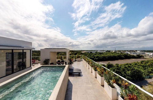 Centro Apartment | Luxury condo in a great location w/beautiful views, WiFi, AC, pool & gym
