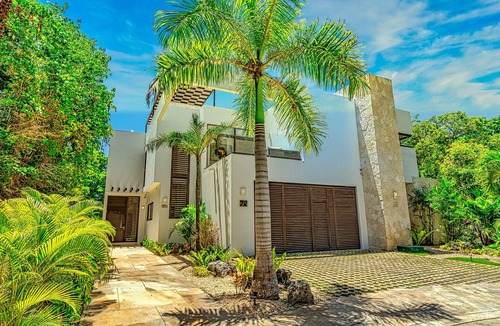 Akumal House | Luxury Home Riviera Maya Bahia Principe 5 Star Resort Pool Jacuzzis Beach Access
