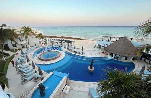 Playacar Beach Condo | Luxury oceanfront condo near charming Playa del Carmen with WiFi
