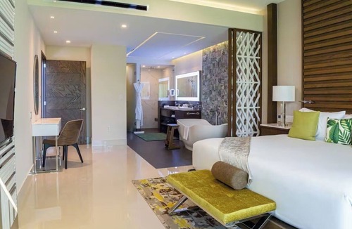 Playa Mujeres Hotel | Luxury Oceanfront Studio King Bed/Garza Blanca Cancun/Optional All-Inclusive
