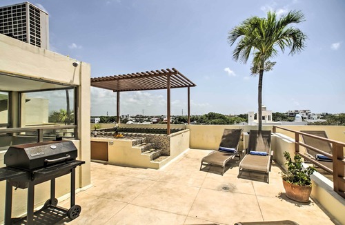 Tohoku Condo | Luxury Penthouse w/Rooftop Pool - Walk to Beach!