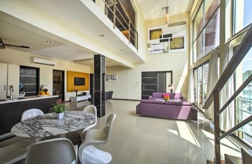 Tohoku Apartment | Luxury Penthouse with Rooftop Pool - Walk to Beach!
