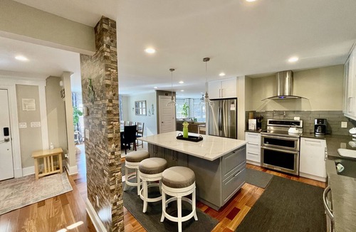 Stroudsburg House | Luxury Pocono Escape Hot Tub Sauna outdoor Fire Pit 8 beds close to vineyards .