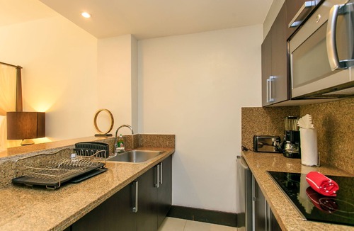 Downtown Apartment | Luxury Studio +Private Pool +WIFI included great speed +Steps from Beach +5th