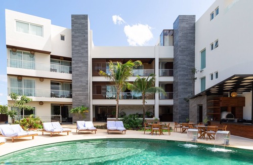 Akumal Apartment | Luxury Top Floor Apartment Pool BBQ Hot Tub 402ab