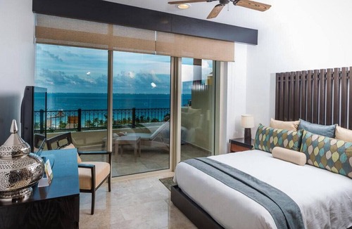 Puerto Juarez Resort | Make Waves in Cancun: Thrilling Adventures and Relaxation Combined.