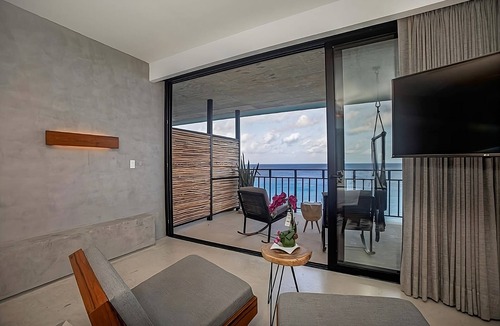Zona Hotelera Norte House | Making The Best Memories Along The Way! Outdoor Pool, Free Parking