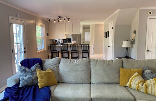 Montclair House | Masters Rental 5br 3.5ba; Less than 4mi from Augusta National with putting green