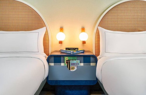 Downtown Denver Hotel | Mile High Downtown Stay | Retro Rooms Near Major Venues | Mall & Dining Nearby