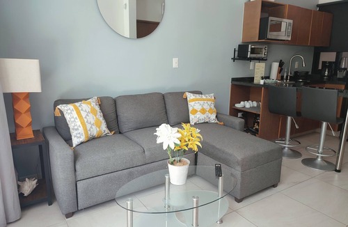 Puerto Morelos Condo | Modern 1-BR, close to beach, restaurants & supermarket. King bed & private patio