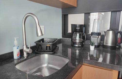 Puerto Morelos Condo | Modern 1-BR, close to beach, restaurants & supermarket. King bed & private patio