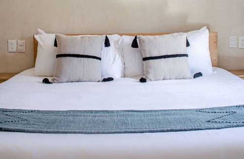 12th Street Apartment | Modern 2 Bedrooms Apartment Steps From The Beach