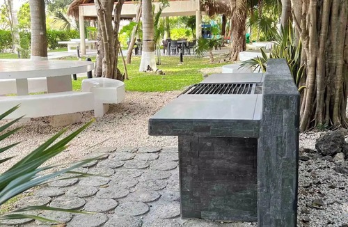 Jacinto Pat Apartment | Modern Apartment in Cancun! Family condo with pool