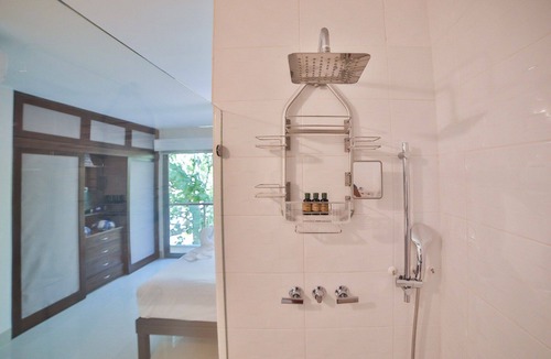 Gonzalo Guerrero Condo | Modern Condo w/ Large Private Patio on 5th Avenue. 4 min. Walk to the Beach!