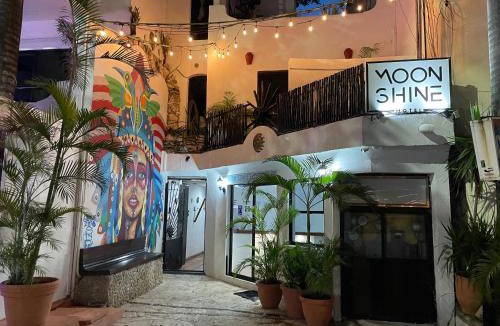 Downtown Hotel | Moonshine Hotel